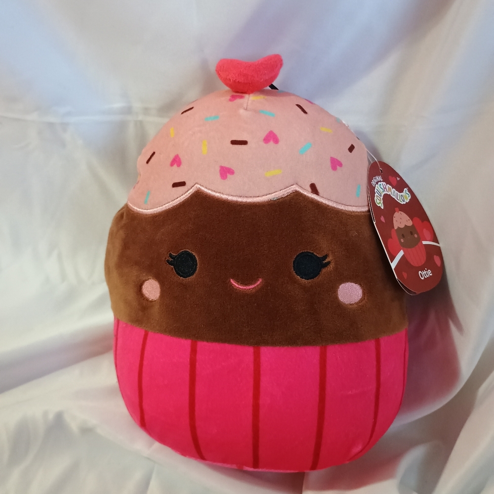 Ottie 8" Chocolate Cupcake Squishmallow
